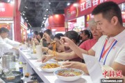 九紫大运“嗦粉”经济火热 中国多地“食力”出圈